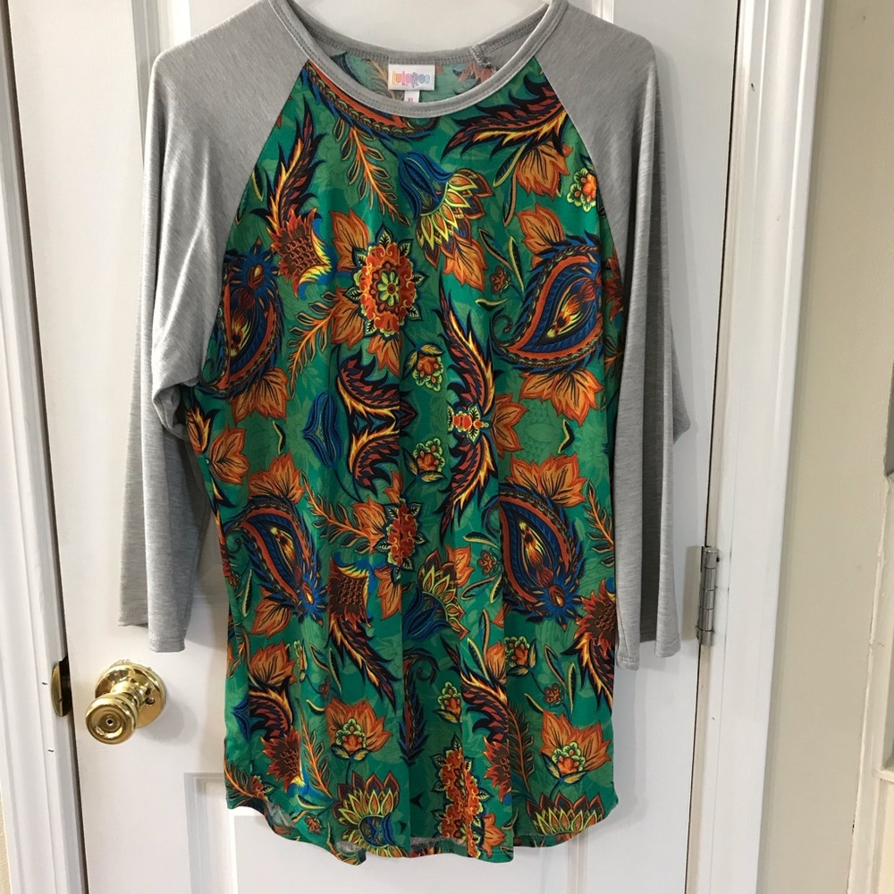 3/$25 LuLaRoe XL Randy Tee